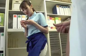 Cậu trai muốn trải đời lên mạng tìm gái bán dâm thì lại gặp má thằng bạn thân